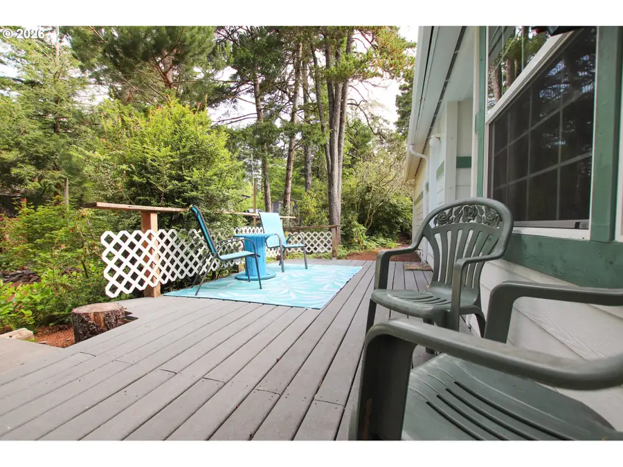 134 Driftwood Dr, Florence, OR 97439 - #3
