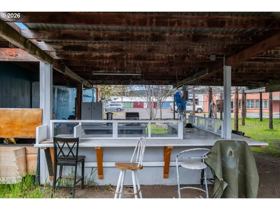 1211 Long St, Sweet Home, OR 97386 - #3