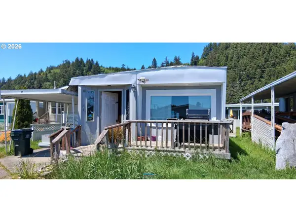 1413 Hawthorne Ave, Reedsport, OR 97467