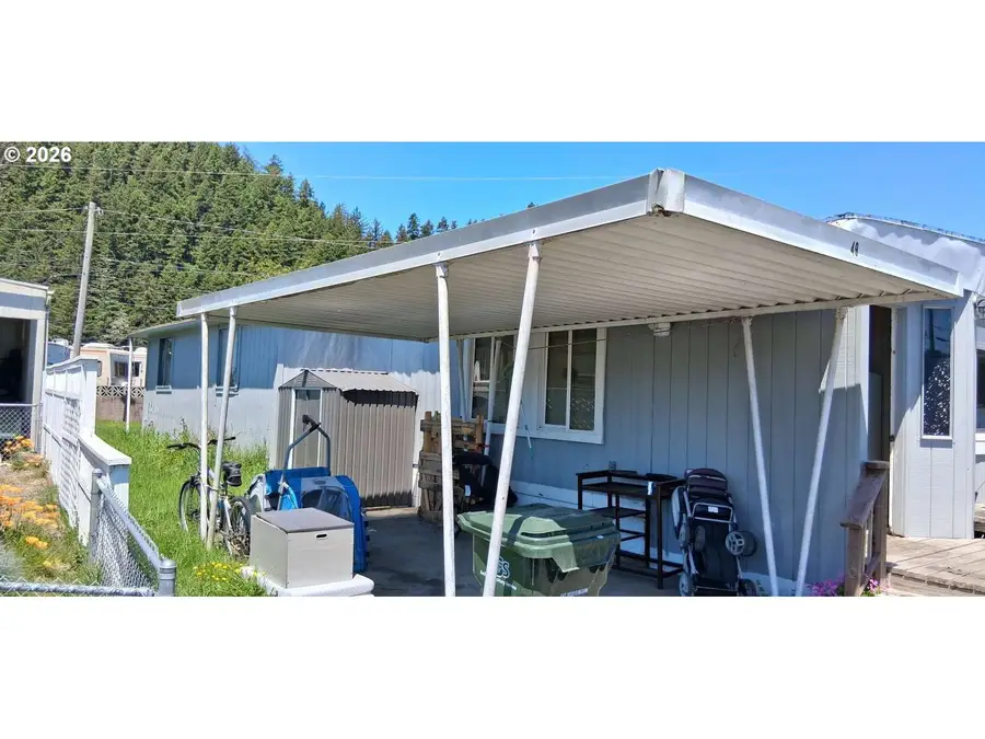 1413 Hawthorne Ave, Reedsport, OR 97467 - #2