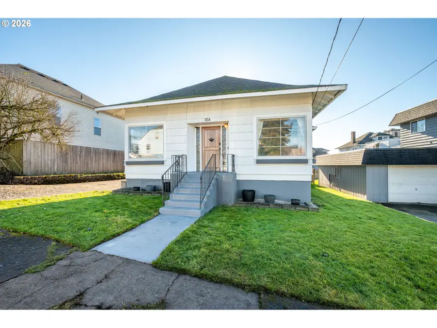 304 Crawford St, Kelso, WA 98626 - #2