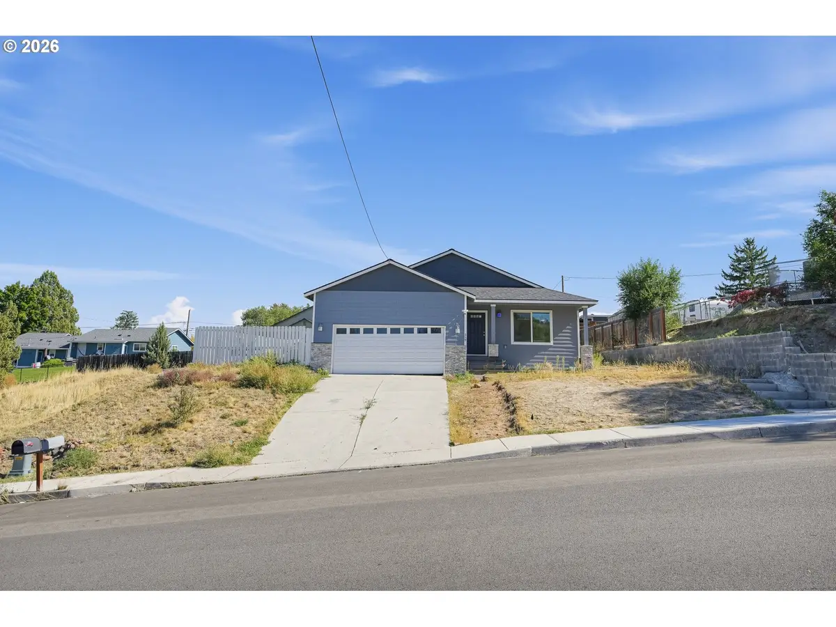 359 SW Madison St, Madras, OR 97741 - #1