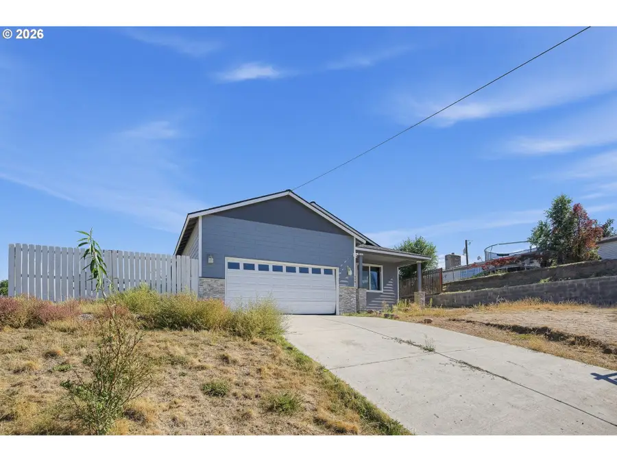359 SW Madison St, Madras, OR 97741 - #3