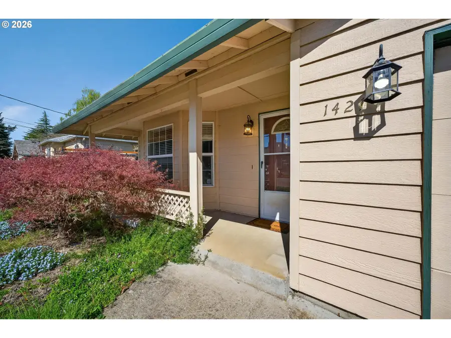 1421 I St, Washougal, WA 98671 - #3