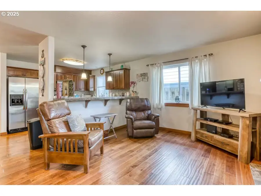 1061 S Columbia St, Seaside, OR 97138 - Image #2