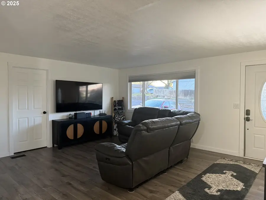 1021 Carolina Rd, Umatilla, OR 97882 - Image #2