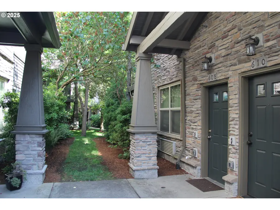 608 NE Roydon Ln, Hillsboro, OR 97006 - #3