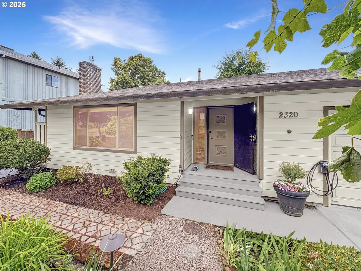 2320 SW Canby Ct, Portland, OR 97219 - Image #1