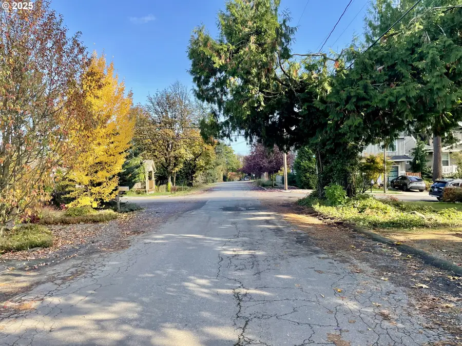 2820 SW Nevada Ct, Portland, OR 97219 - Image #3