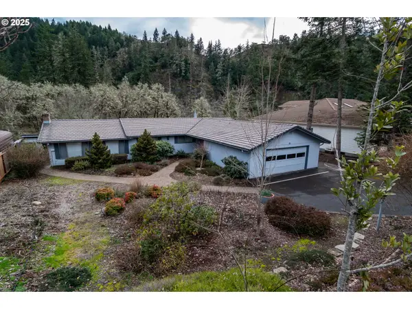 82 N River Dr, Roseburg, OR 97470