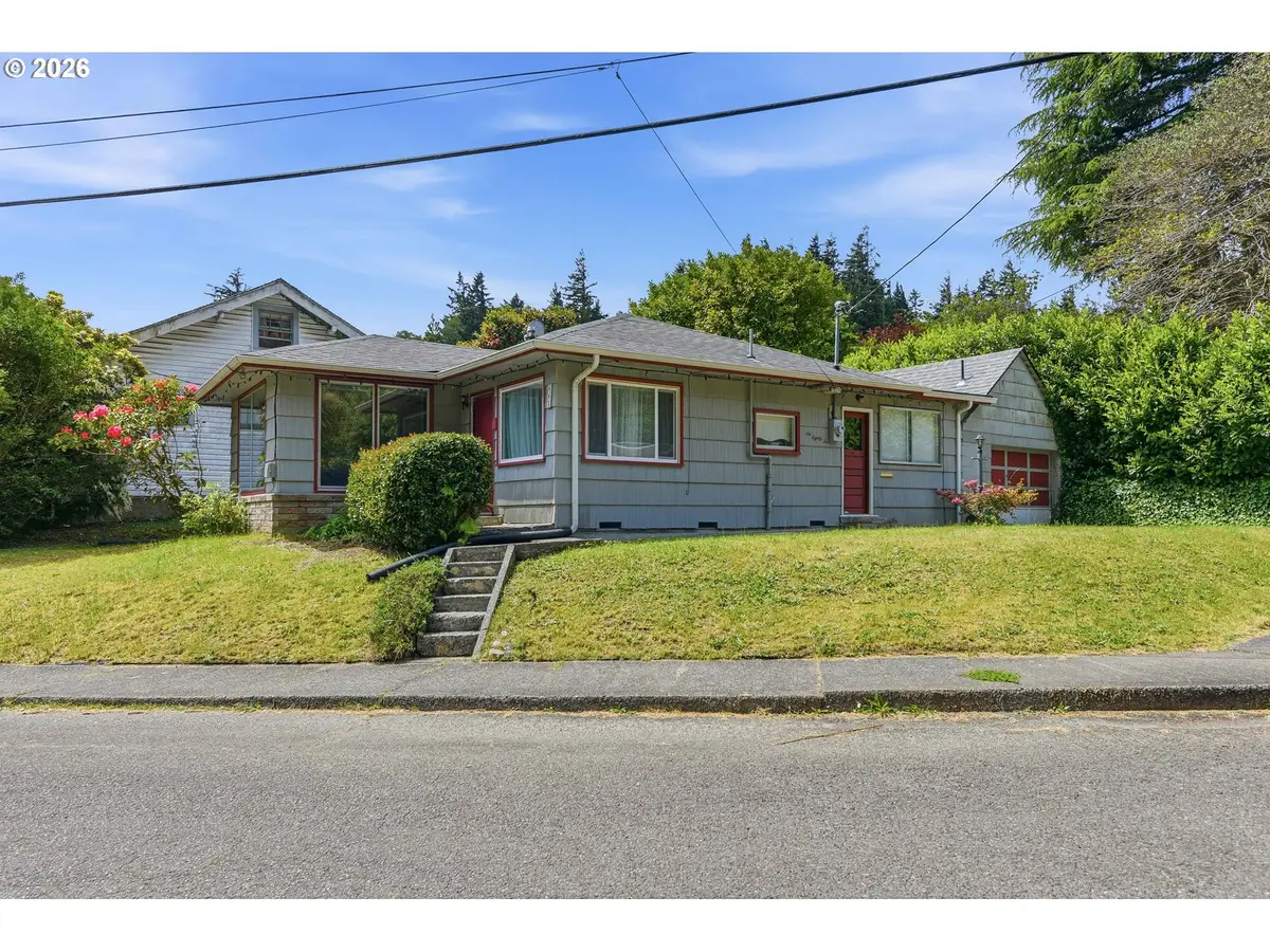685 N 12th St, Coos Bay, OR 97420 - #1
