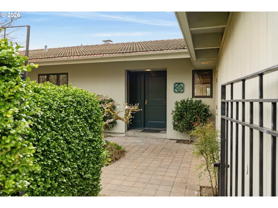 4133 SW Council Crest Dr, Portland, OR 97239 - #3