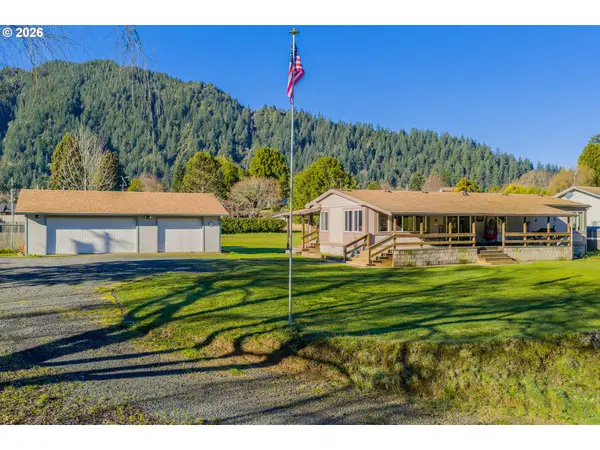 173 E Date St, Powers, OR 97466