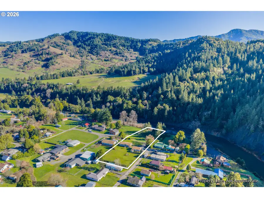 173 E Date St, Powers, OR 97466 - Image #2