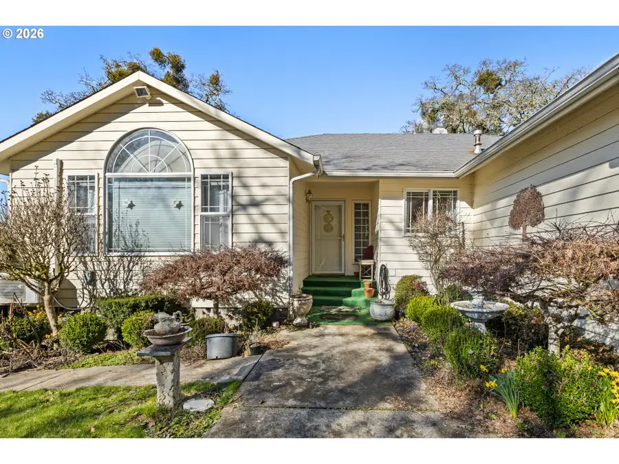 1385 SE Laurel Ct, Roseburg, OR 97470 - #2