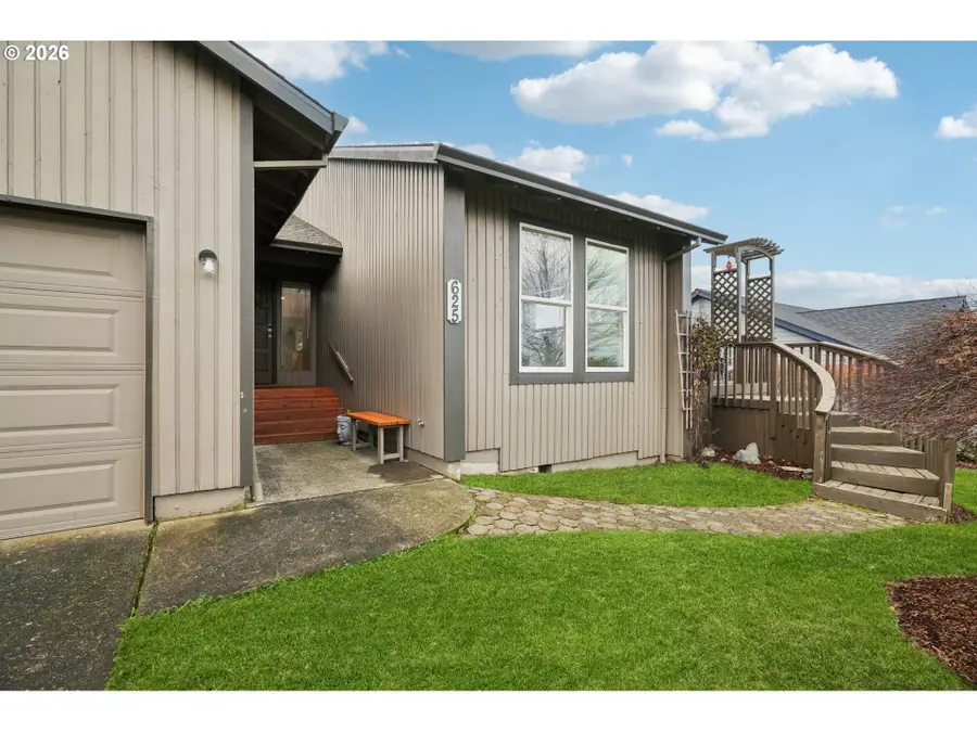 625 SW Miller Ct, Gresham, OR 97080 - Image #2