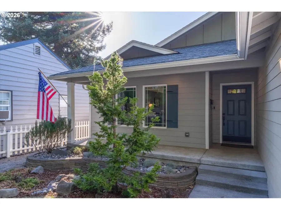 527 26th Ave, Longview, WA 98632 - #2