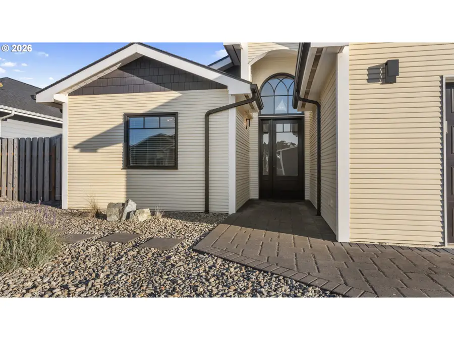 730 Seabird Dr Sw, Bandon, OR 97411 - #3