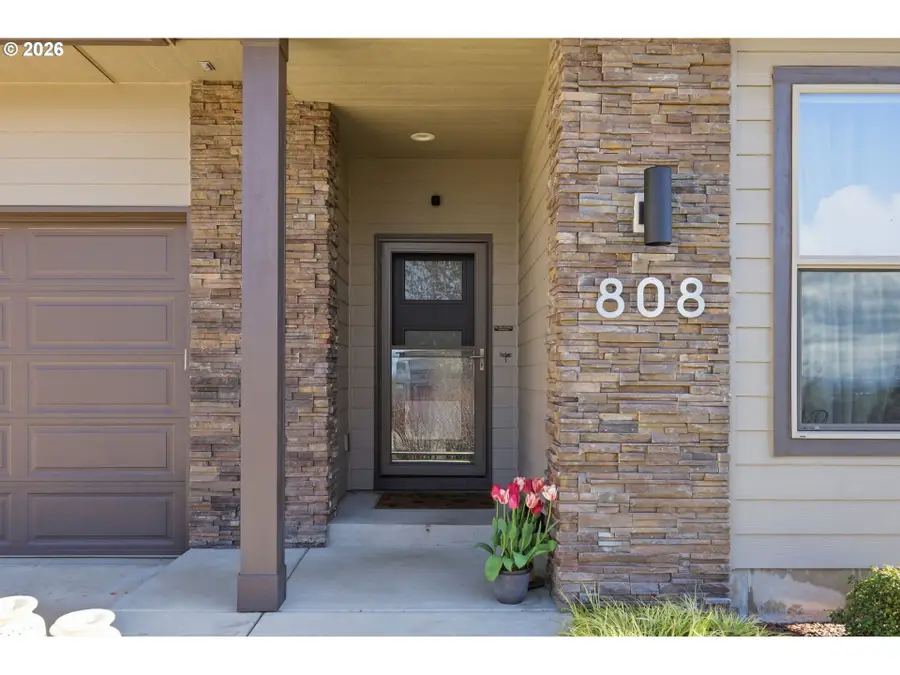 808 Northpoint Loop, Brownsville, OR 97327 - #3