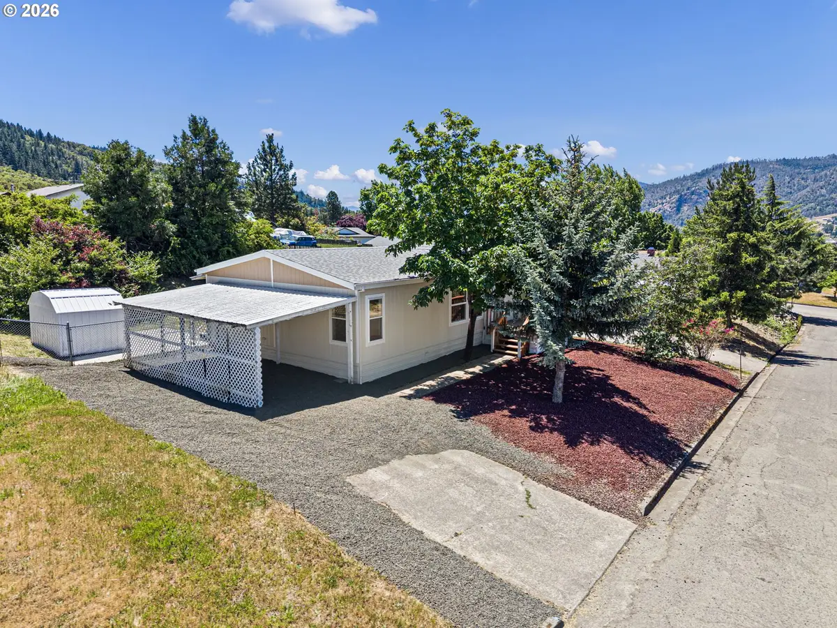 141 Clark St, Tri City, OR 97457 - #1