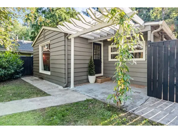 9101 SW 23rd Dr, Portland, OR 97219