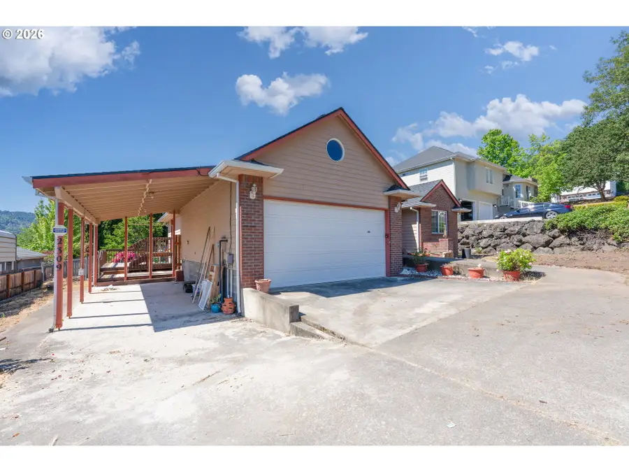 2309 NW Parkdale Ave, Roseburg, OR 97471 - #2