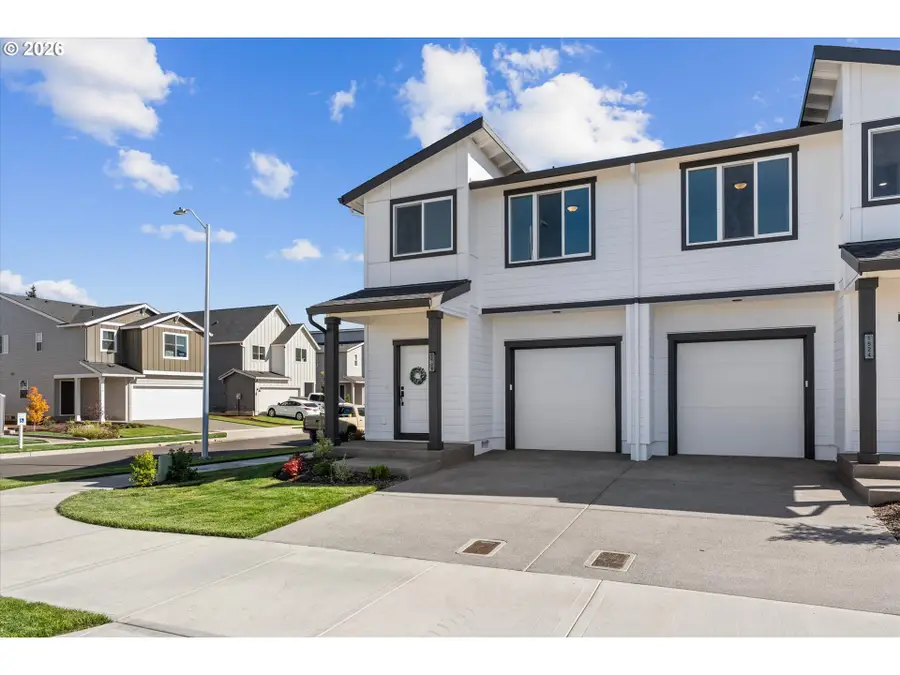 1504 Brown St, Woodburn, OR 97071 - #2