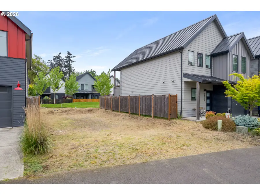 1921 Elkhorn Dr, Eugene, OR 97408 - #3