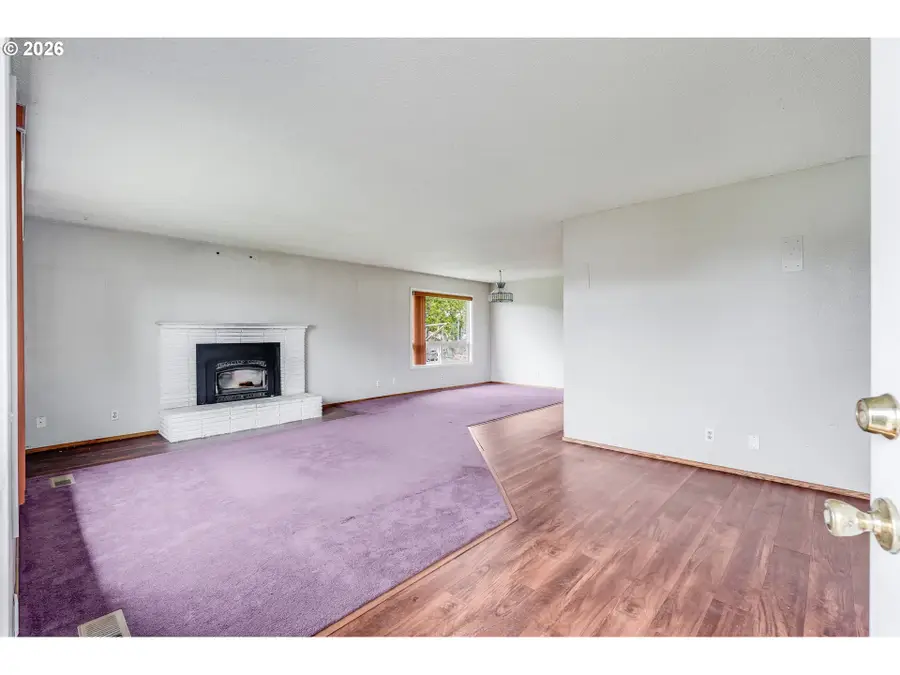 228 NW Denton Ave, Dallas, OR 97338 - #3