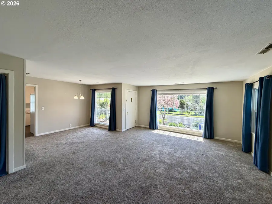 215 NE Broadway St, Myrtle Creek, OR 97457 - #3