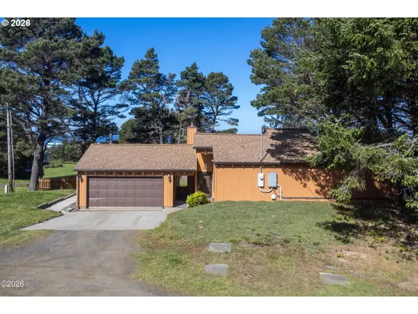 7376 SW Burl Dr, Waldport, OR 97394
