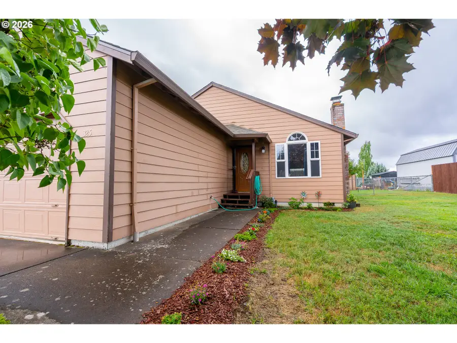 325 NW Denton Ave, Dallas, OR 97338 - #3