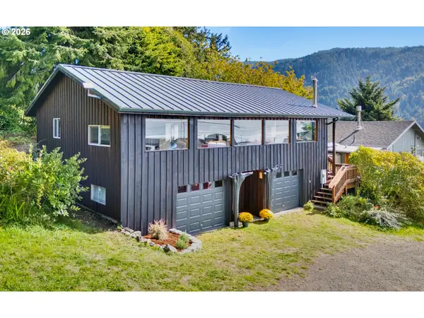 242 Prospect Ave, Yachats, OR 97498