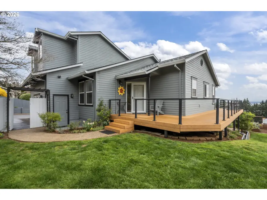 242 NW Walnut Ave, Dundee, OR 97115 - #2