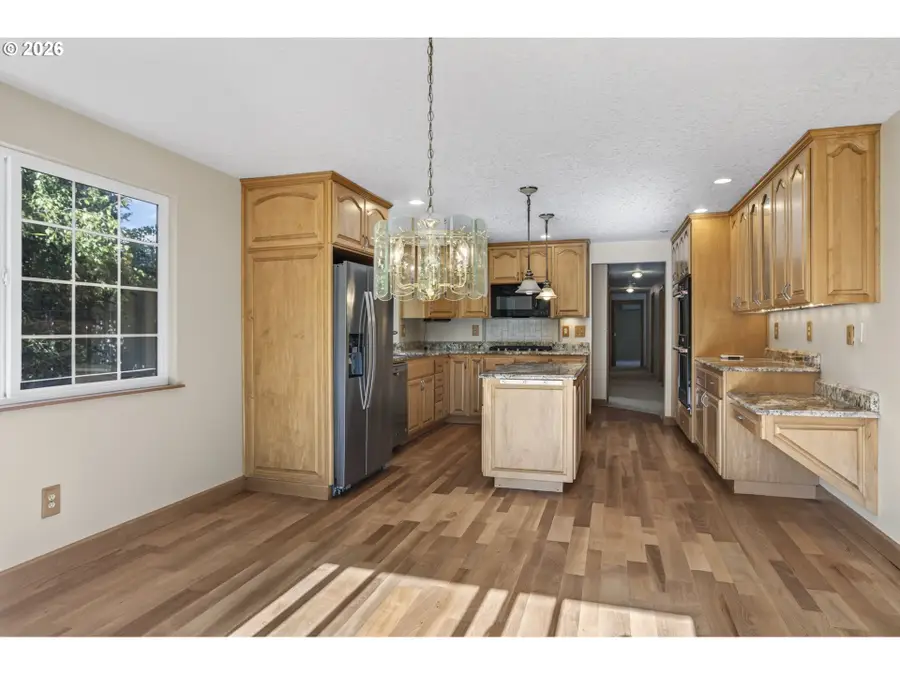 302 Arcadia Dr, Roseburg, OR 97471 - #3