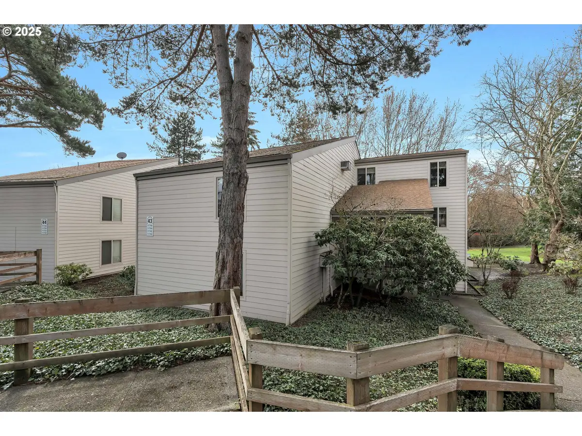 11746 SW Boones Bend Dr, Beaverton, OR 97008 - Image #1