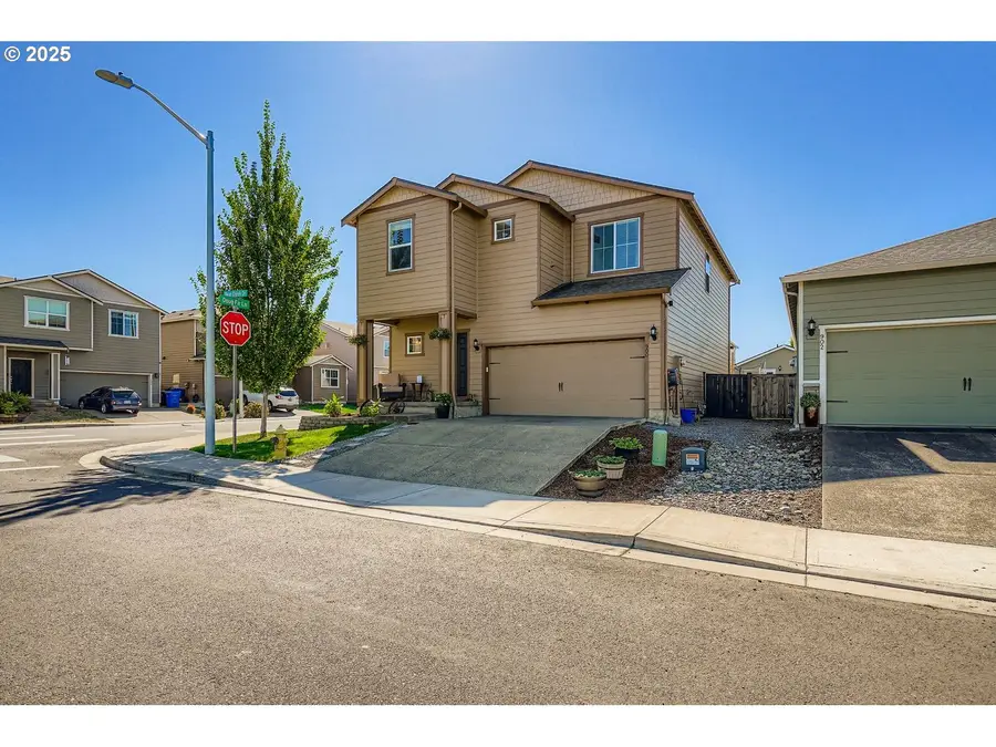 900 Bear Creek Dr, Molalla, OR 97038 - Image #2