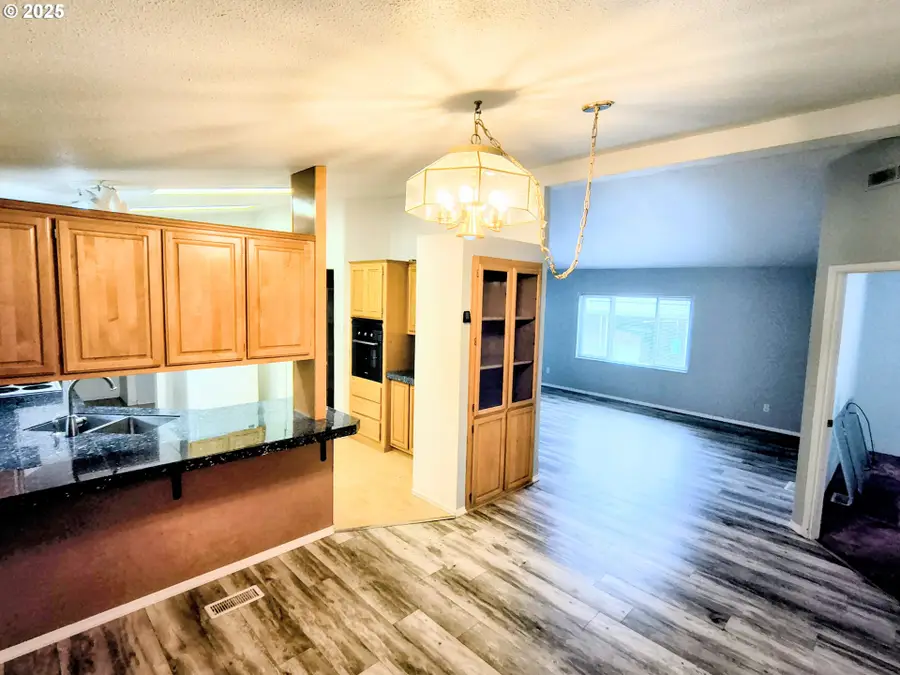 180 Twin Oaks Loop, Winston, OR 97496 - Image #2