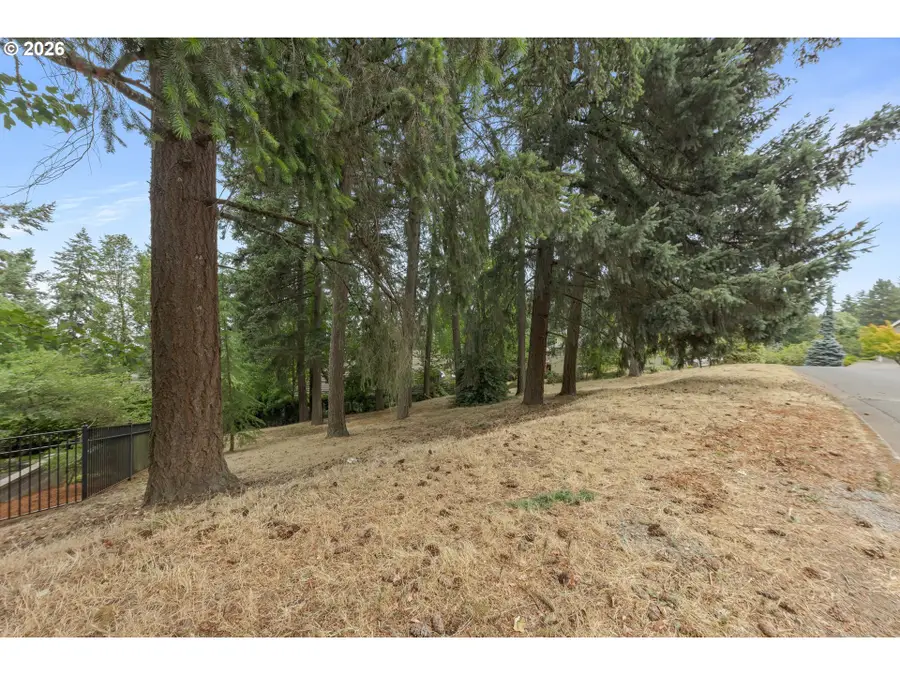 Suncrest Ave, Eugene, OR 97405 - #2