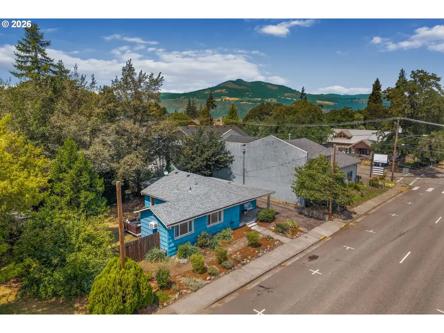 1108 13th St, Hoodriver, OR 97031 - #3