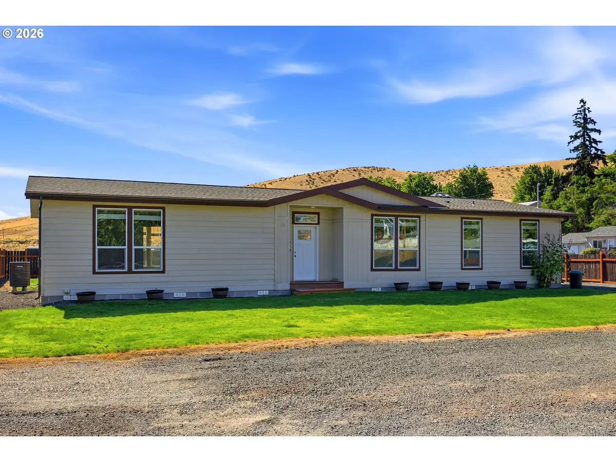 111 NW Vanderpool St, Dufur, OR 97021 - #1
