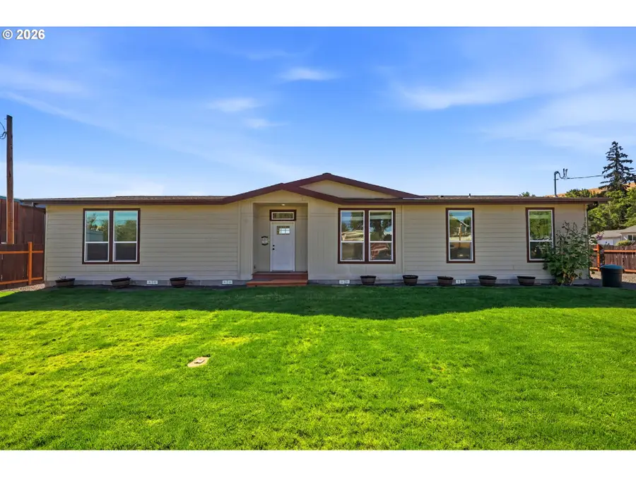 111 NW Vanderpool St, Dufur, OR 97021 - #3