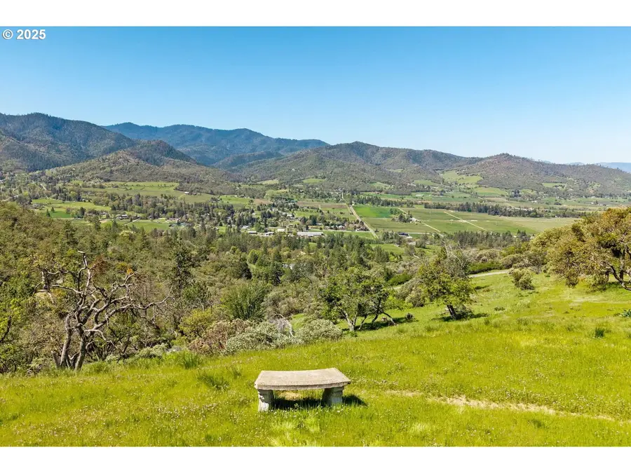 2816 Quail Run Rd, Talent, OR 97540 - Image #3