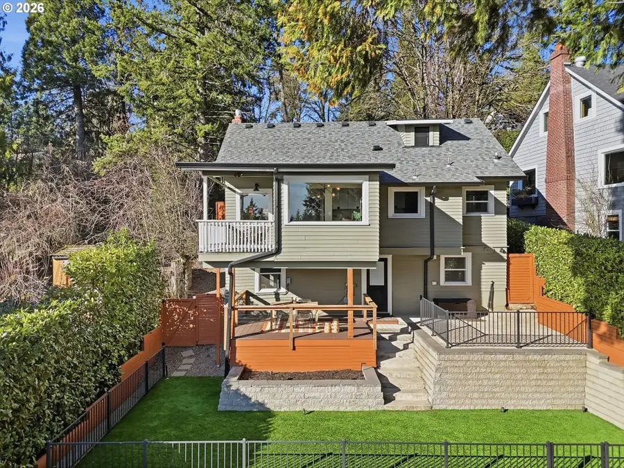 3708 SW Patton Rd, Portland, OR 97221 - Image #2