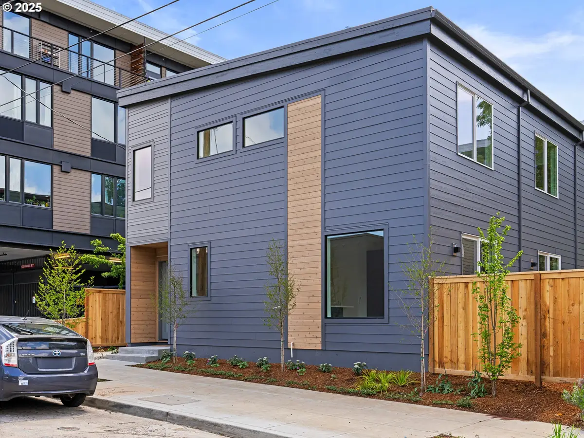 4960 SE Caruthers St #6, Portland, OR 97215 - Image #1