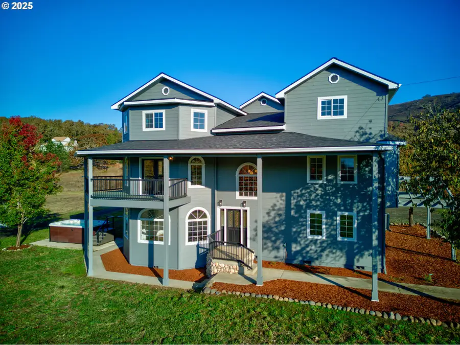 1381 Echo Dr, Roseburg, OR 97470 - Image #2