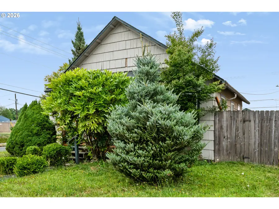 303 22nd Ave, Longview, WA 98632 - #3