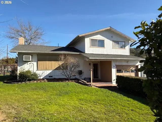 111 SE Cerrito Ct, Myrtle Creek, OR 97457 - Image #2