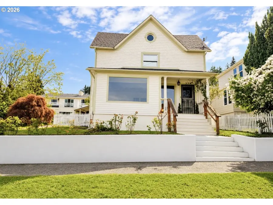 322 W C St, Rainier, OR 97048 - #2