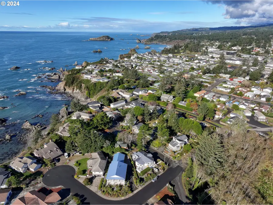 270 Allen Ln, Brookings, OR 97415 - Image #3